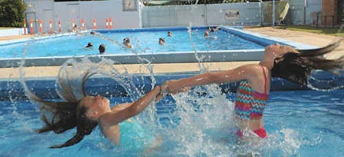 swimming-500x229